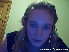 Shows Her  Body On The Webcam Amateur Porno Video