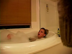 Horny Blond Is Rubbing Her Cunt In The Bathtub